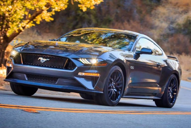 The Pros and Cons of Renting a Mustang for a Weekend Getaway